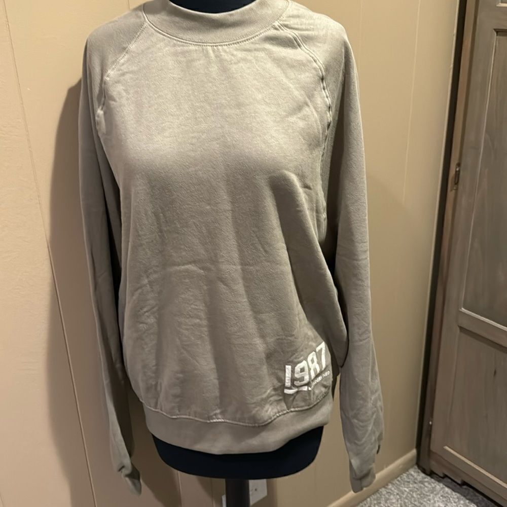 Just Attitude olive crewneck long sleeve fleece lined raglan sweatshirt. NWT.